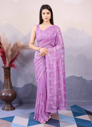 Looking These Party Wear Saree in Fine Colored.These Saree Are Twill Net And Blouse is Art Silk Fabricated.Its Beautified With Designer Sequance Embroidery Work.