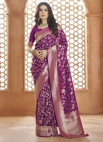 Looking These Party Wear Saree in Fine Colored.These Saree Are Banarasi Silk And Blouse is Fabricated On Banarasi Silk.Its Beautified With Weaving Jari Designer.