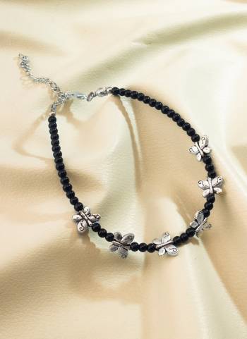 Looking These Beautifil Anklet Black Colored.These Anklet is Come Brass Material And Beautified With Crystal Beads Work.