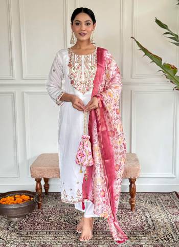 Attrective These Suit in Fine Colored Pair With Bottom And Dupatta.These Top And Bottom Are Fabricated On Viscose Chanderi Pair With Nylon Taby Dupatta.Its Beautified With Designer Embroidery Work.