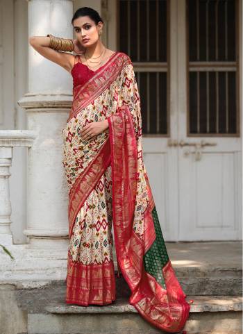 Attrective These Party Wear Saree in Fine Colored.These Saree Are Tussar Silk And Blouse is Fabricated On Tussar Silk Pair.Its Beautified With Designer Ikkat Printed With Polka Dot.