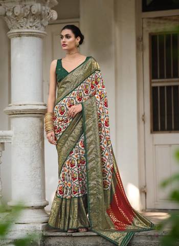 Attrective These Party Wear Saree in Fine Colored.These Saree Are Tussar Silk And Blouse is Fabricated On Tussar Silk Pair.Its Beautified With Designer Ikkat Printed With Polka Dot.