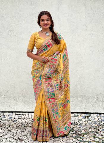 Attrective These Party Wear Saree in Fine Colored.These Saree And Blouse is Fabricated On Pashmina Silk.Its Beautified With Weaving Jacquard Kashmiri Meenakari Designer.