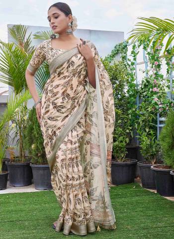 Looking These Fastival Wear Saree in Fine Colored.These Saree Are Linen Blend And Blouse is Linen Blend Fabricated.Its Beautified With Designer Digital Printed.