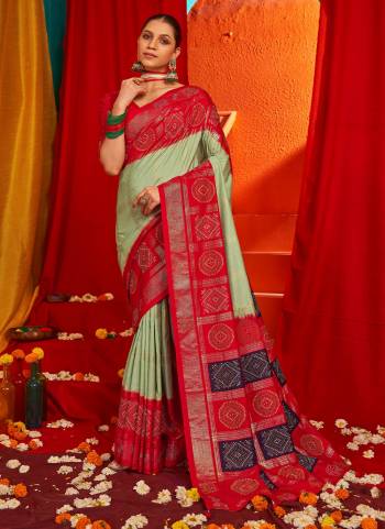 Garb These Party Wear Saree in Fine Colored.These Saree And Blouse is Fabricated On Tussar Silk Pair.Its Beautified With Wevon Designer With Swarovski Work.