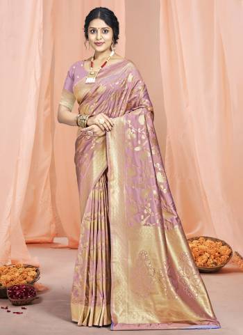 Looking These Fastive Wear Saree in Fine Colored.These Saree And Blouse is Fabricated On Silk.Its Beautified With Weavon Jacquard Jari Designer.