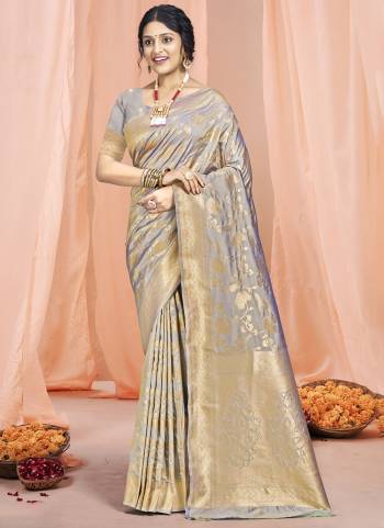 Looking These Fastive Wear Saree in Fine Colored.These Saree And Blouse is Fabricated On Silk.Its Beautified With Weavon Jacquard Jari Designer.