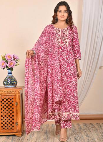 Attrective These Suit in Fine Colored Pair With Bottom And Dupatta.These Top And Bottom Are Fabricated On Rayon Cotton Pair With Mal Mal Cotton Dupatta.Its Beautified With Designer Digital Printed,Embroidery Work.