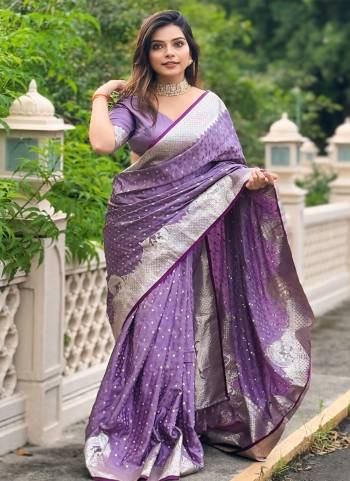 Garb These Party Wear Saree in Fine Colored.These Saree And Blouse is Fabricated On Banarasi Silk.Its Beautified With Weaving Jari Designer.