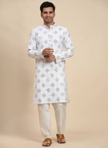 For A Festive Wear,Grab These Readymade Kurta With Payjama Pair in Fine Colored.These Kurta Are Cotton And Payjama Are Art Silk Fabricated on Pair.Its Beautified With Designer Embroidery Work.