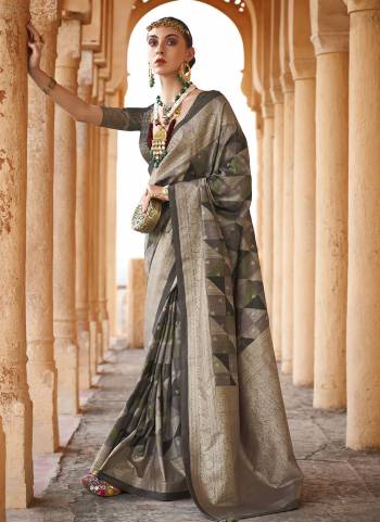 Looking These Fastival Wear Saree in Fine Colored.These Saree And Blouse is Fabricated On Viscose Silk.Its Beautified With Weaving Designer With H P Printed And Gold Foil.