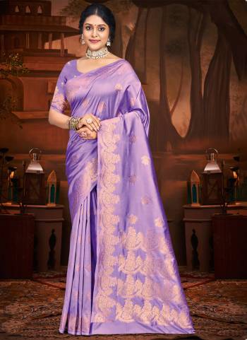 Looking These Fastive Wear Saree in Fine Colored.These Saree And Blouse is Fabricated On Silk.Its Beautified With Weavon Jacquard Jari Designer.