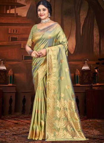 Looking These Fastive Wear Saree in Fine Colored.These Saree And Blouse is Fabricated On Silk.Its Beautified With Weavon Jacquard Jari Designer.