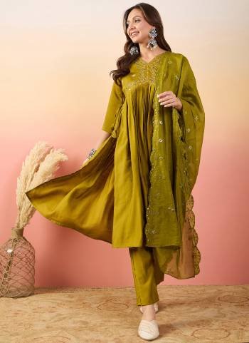 Attrective These Beautiful Looking Readymade Top Bottom With Dupatta.These Top And Bottom is Fabricated On Silk And Silk Blend Dupatta.Its Beautified With Designer Embroidery Work.