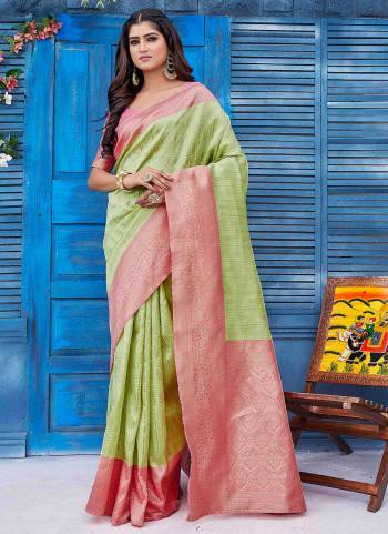 Attrective Look These Party Wear Saree in Fine Colored.These Saree And Blouse is Fabricated On Silk Blend.Its Beautified With Wevon Jacquard Designer.