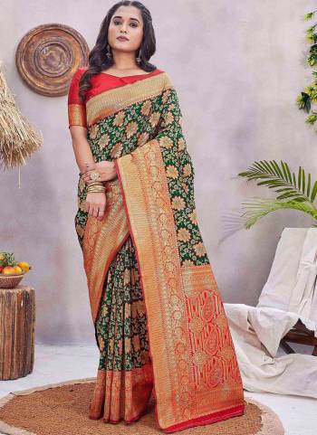 Attrective Look These Party Wear Saree in Fine Colored.These Saree And Blouse is Fabricated On Silk Blend.Its Beautified With Wevon Jacquard Designer.