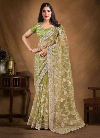 Look Attrective These Designer Party Wear Saree in Fine Colored.These Saree Are Net And Blouse Silk Slub is Fabricated.Its Beautified Designer Embroidery Work.