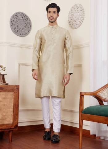 For A festive Wear,Grab These Readymade Kurta Payjama in Fine Colored.These Kurta is Fabricated On Viscose And Art Silk Bottom With Wevon Jacquard Designer.Buy Now.