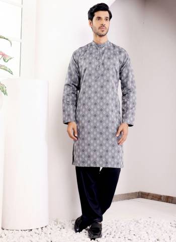 For A festive Wear,Grab These Readymade Kurta in Fine Colored.These Kurta is Fabricated On Viscose With Wevon Jacquard Designer.Buy Now.