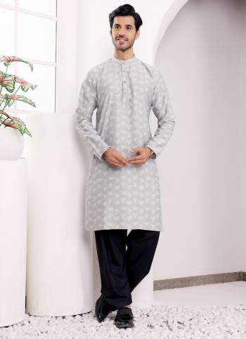 For A festive Wear,Grab These Readymade Kurta in Fine Colored.These Kurta is Fabricated On Viscose With Wevon Jacquard Designer.Buy Now.