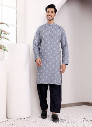 For A festive Wear,Grab These Readymade Kurta in Fine Colored.These Kurta is Fabricated On Viscose With Wevon Jacquard Designer.Buy Now.