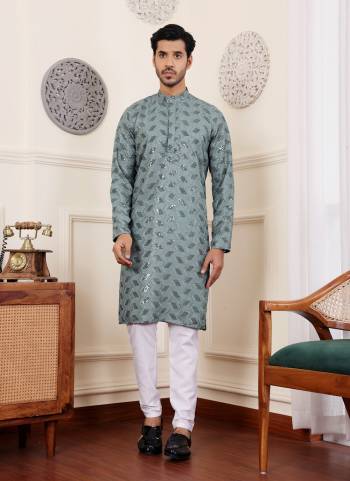 For A festive Wear,Grab These Readymade Kurta With Payjama in Fine Colored.These Kurta is Fabricated On Viscose And Art Silk Bottom With Designer Chikankari Embroidery Work.Buy Now.