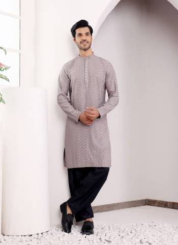 For A festive Wear,Grab These Readymade Kurta in Fine Colored.These Kurta is Fabricated On Viscose With Designer Chikankari Embroidery Work.Buy Now.