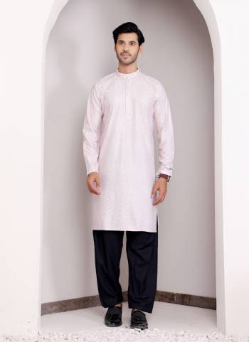 For A festive Wear,Grab These Readymade Kurta in Fine Colored.These Kurta is Fabricated On Georgette With Designer Chikankari Embroidery Work.Buy Now.