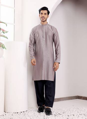 For A festive Wear,Grab These Readymade Kurta in Fine Colored.These Kurta is Fabricated On Viscose With Designer Chikankari Embroidery Work.Buy Now.