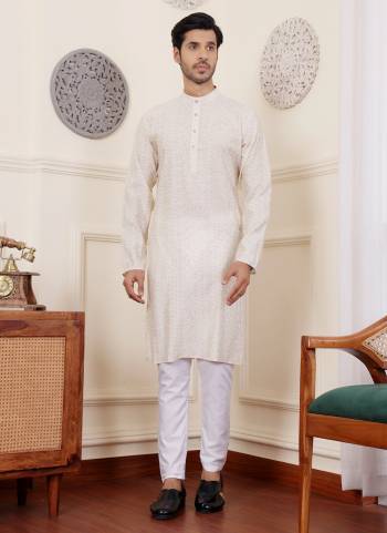 For A festive Wear,Grab These Readymade Kurta With Payjama in Fine Colored.These Kurta is Fabricated On Modal Silk And Art Silk Bottom With Designer Printed.Buy Now.