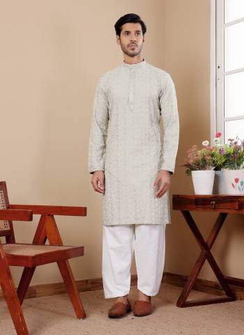 For A festive Wear,Grab These Readymade Kurta With Payjama in Fine Colored.These Kurta is Fabricated On Linen And Art Silk Bottom With Designer Embroidery Work.Buy Now.