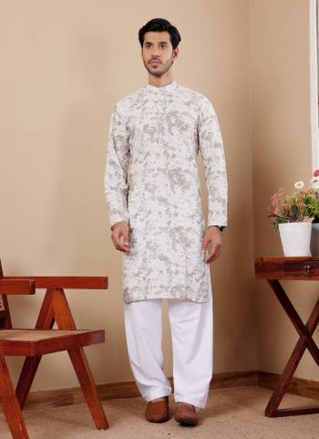 For A festive Wear,Grab These Readymade Kurta With Payjama in Fine Colored.These Kurta is Fabricated On Viscose And Art Silk Bottom With Designer Tie Dye With Mirror Embroidery Work.Buy Now.