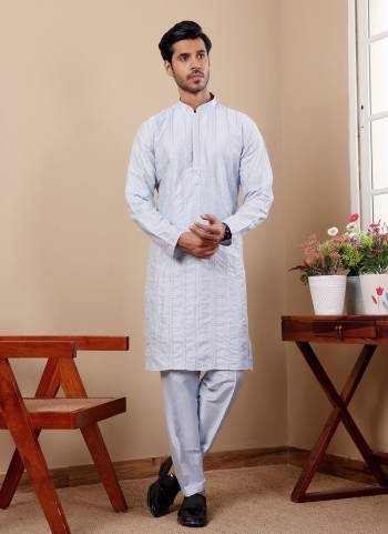 For A festive Wear,Grab These Readymade Kurta With Payjama in Fine Colored.These Kurta is Fabricated On Silk And Art Silk Bottom With Designer Embroidery Work.Buy Now.