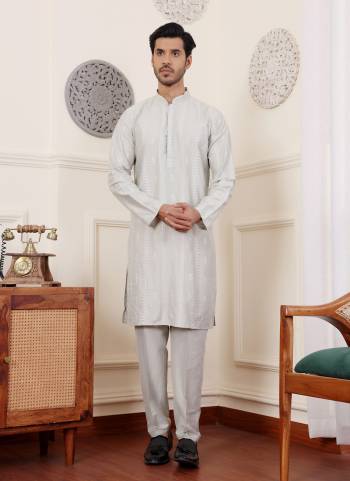 For A festive Wear,Grab These Readymade Kurta With Payjama in Fine Colored.These Kurta is Fabricated On Silk And Art Silk Bottom With Designer Embroidery Work.Buy Now.