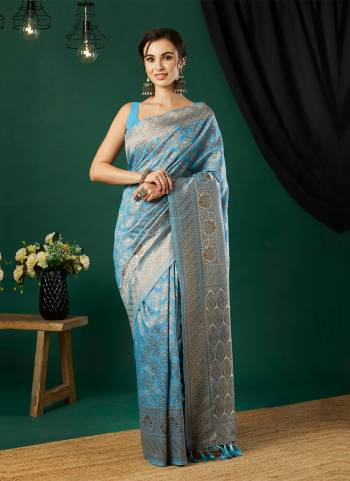 Attrective These Saree in Fine Colored Pair With Blouse.These Saree and Blouse Are Fabricated On Linen.Its Beautified With Wevon Jacquaed Designer.