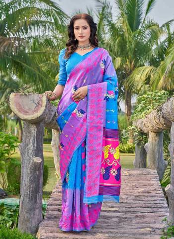 Garb These Party Wear Saree in Fine Colored.These Saree And Blouse Is Silk Cotton Fabricated.Its Beautified With Wevon Designer.