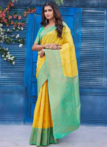 Looking These Saree in Fine Colored.These Saree And Blouse Is Silk Blend Fabricated.Its Beautified With Wevon Jacquard Designer.