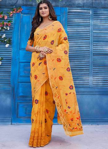 Looking These Saree in Fine Colored.These Saree And Blouse Is Silk Blend Fabricated.Its Beautified With Wevon Jacquard Designer.