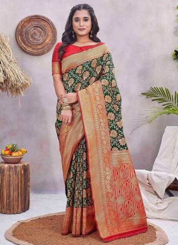 Looking These Saree in Fine Colored.These Saree And Blouse Is Silk Blend Fabricated.Its Beautified With Wevon Jacquard Designer.