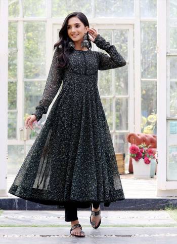 Attrective These Beautiful Looking Readymade Long Kurti.These Kurti Are Georgette Fabricated.Its Beautified With Disigner Foral Printed.