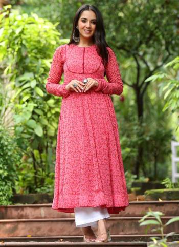 Attrective These Beautiful Looking Readymade Long Kurti.These Kurti Are Georgette Fabricated.Its Beautified With Disigner Foral Printed.