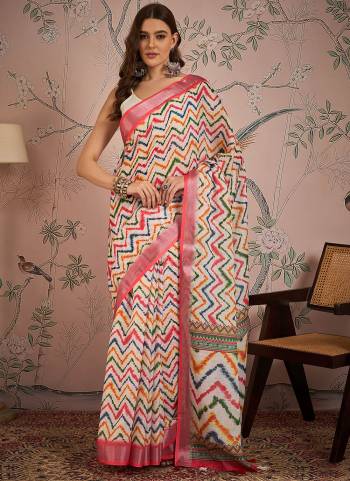 Looking These Saree in Fine Colored.These Saree And Blouse Is Linen Blend Fabricated.Its Beautified With Digital Printed Designer.