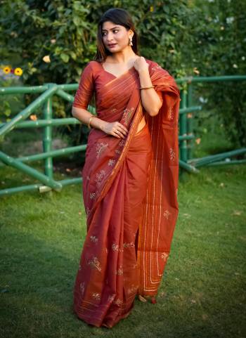 Attrective These Festive Wear Saree in Fine Colored.These Saree And Blouse is Fabricated On Khadi Tussar Silk.Its Beautified With Designer Kantha Stitched Thread Embroidery Work.