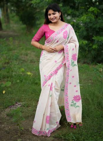 Looking These Festive Wear Saree in Fine Colored.These Saree And Blouse is Fabricated On Muga Cotton.Its Beautified With Jamdani Thread Weaving Designer.