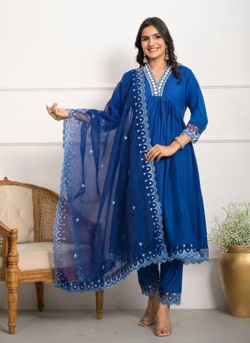 Attrective These Designer Suit in Fine Colored Pair With Bottom And Dupatta.These Top Are Silk And Bottom Are Fabricated On Silk Pair With Organza Dupatta.Its Beautified With Designer Embroidery Work.