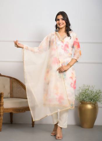 Attrective These Designer Suit in Fine Colored Pair With Bottom And Dupatta.These Top Are Organza And Bottom Are Fabricated On Viscose Rayon Pair With Organza Dupatta.Its Beautified With Designer Embroidery Work.