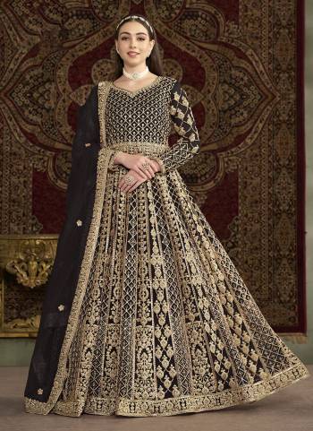 Looking These Beautiful Looking Fine Color Gown With Dupatta.These Gown Are Net And Dupatta Are Net Fabricated.Its Beautified With Designer Heavy Embroidery Work.