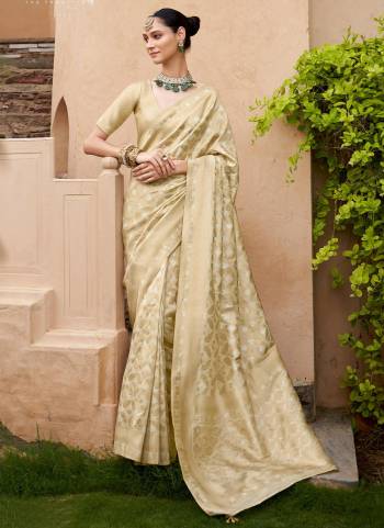 Garb These Party Wear Saree in Fine Colored.These Saree And Blouse is Fabricated On Viscose Silk.Its Beautified With Wevon Jari Brocsde Designer.