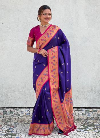 Attrective Look These Traditional Saree in Fine Colored.These Saree And Blouse is Fabricated On Soft Silk.Its Beautified With Weaving Paithani Meenakari Designer.