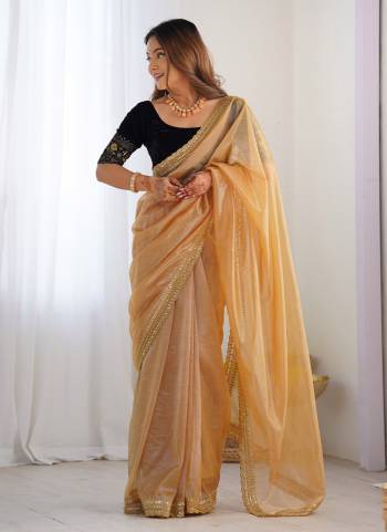 Attrective These Party Wear Saree in Fine Colored.These Saree Are Twill Net And Blouse is Velvet Fabricated.Its Beautified With Designer Sequance Embroidery,Rich Gold Jari Work.